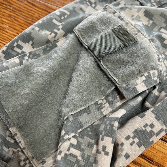 U.S. Army digital camo jacket. Size medium/short. Measurements on tag. - Picture 4 of 7